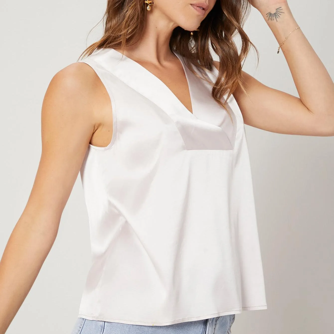 Chic V Neck Womens Silk Blouse 100% Mulberry Silk Top Sleeveless Silk Shirt