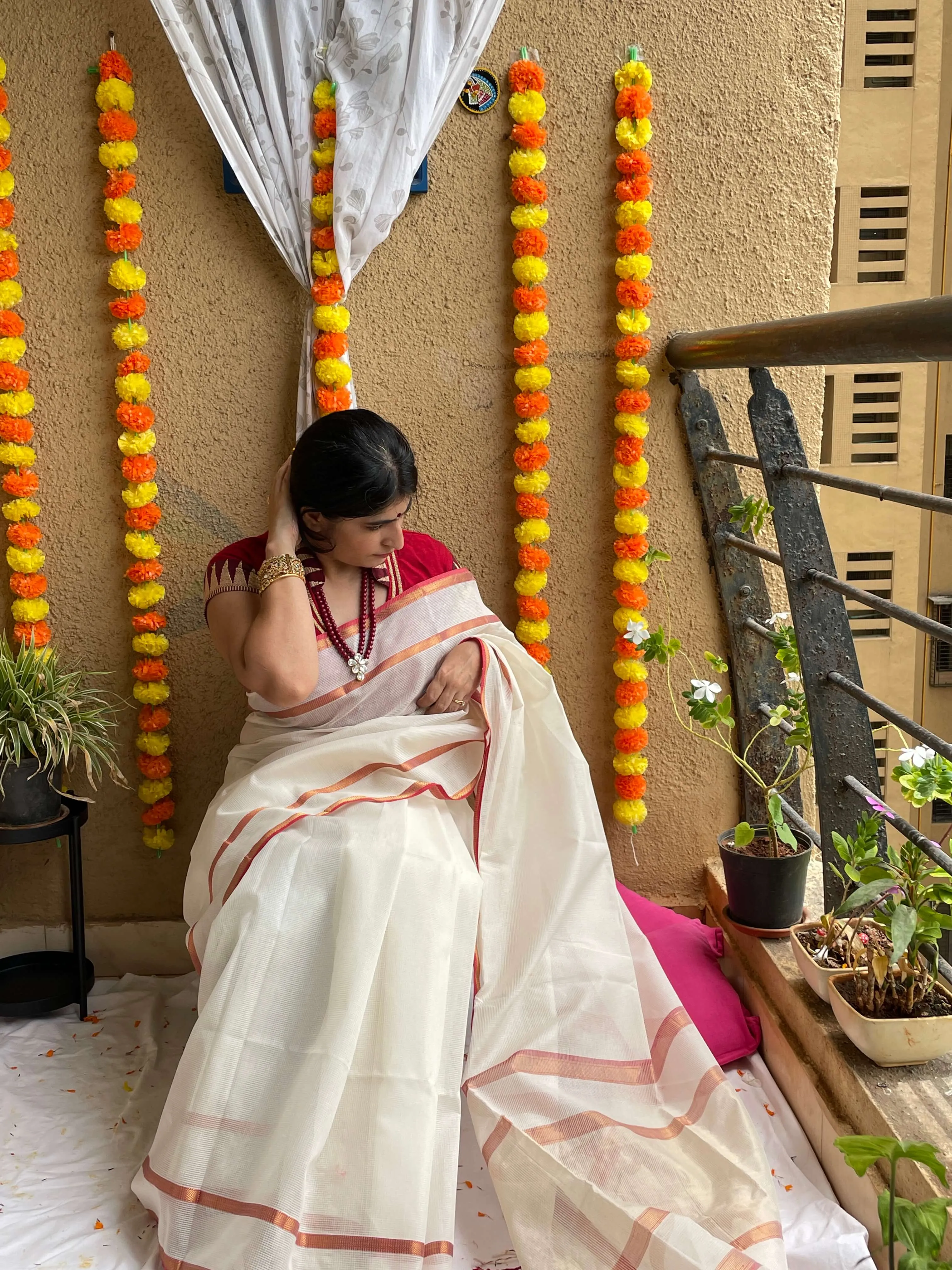 white Maheshwari Saree ~ Rang collection
